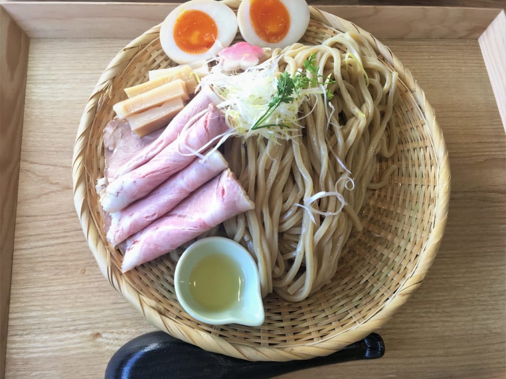 まさか！？寿司職人がラーメン！「これだ！！製麺」の麺のつけ麺　具