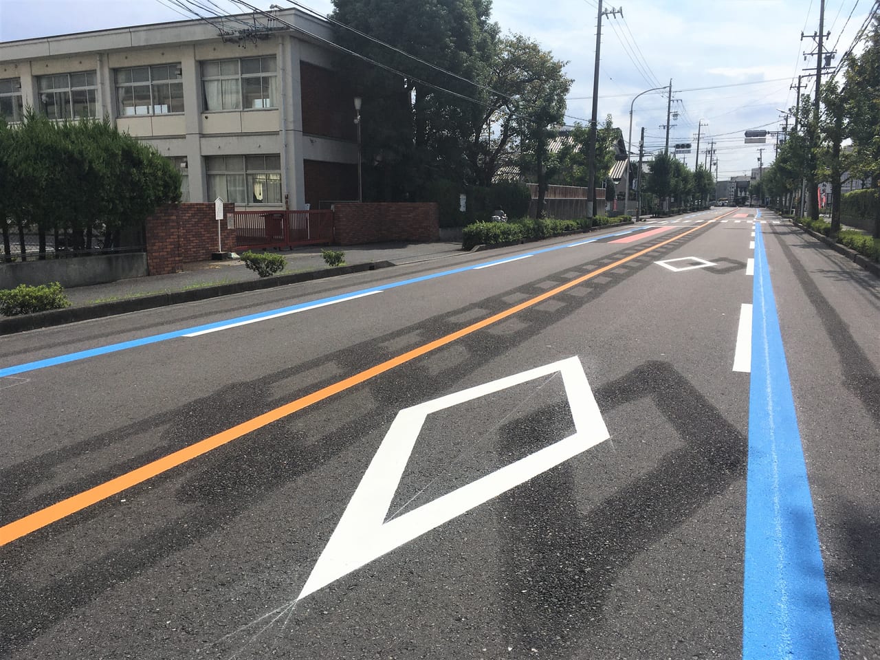 一宮市 道路の青いラインって何 一宮市では初めてとなる 自転車専用通行帯 を整備する工事が行われています 号外net 一宮市