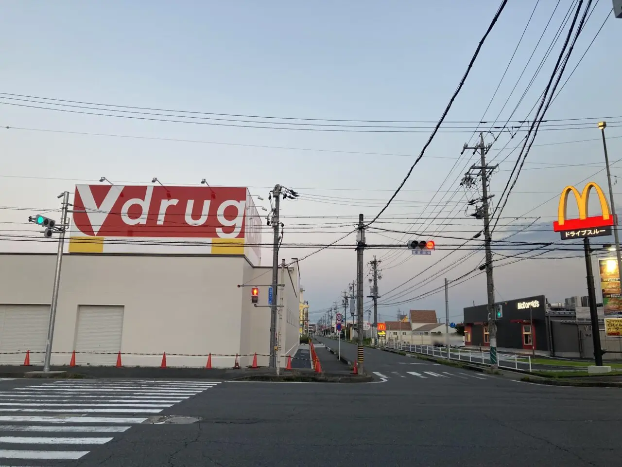 vドラッグの外観