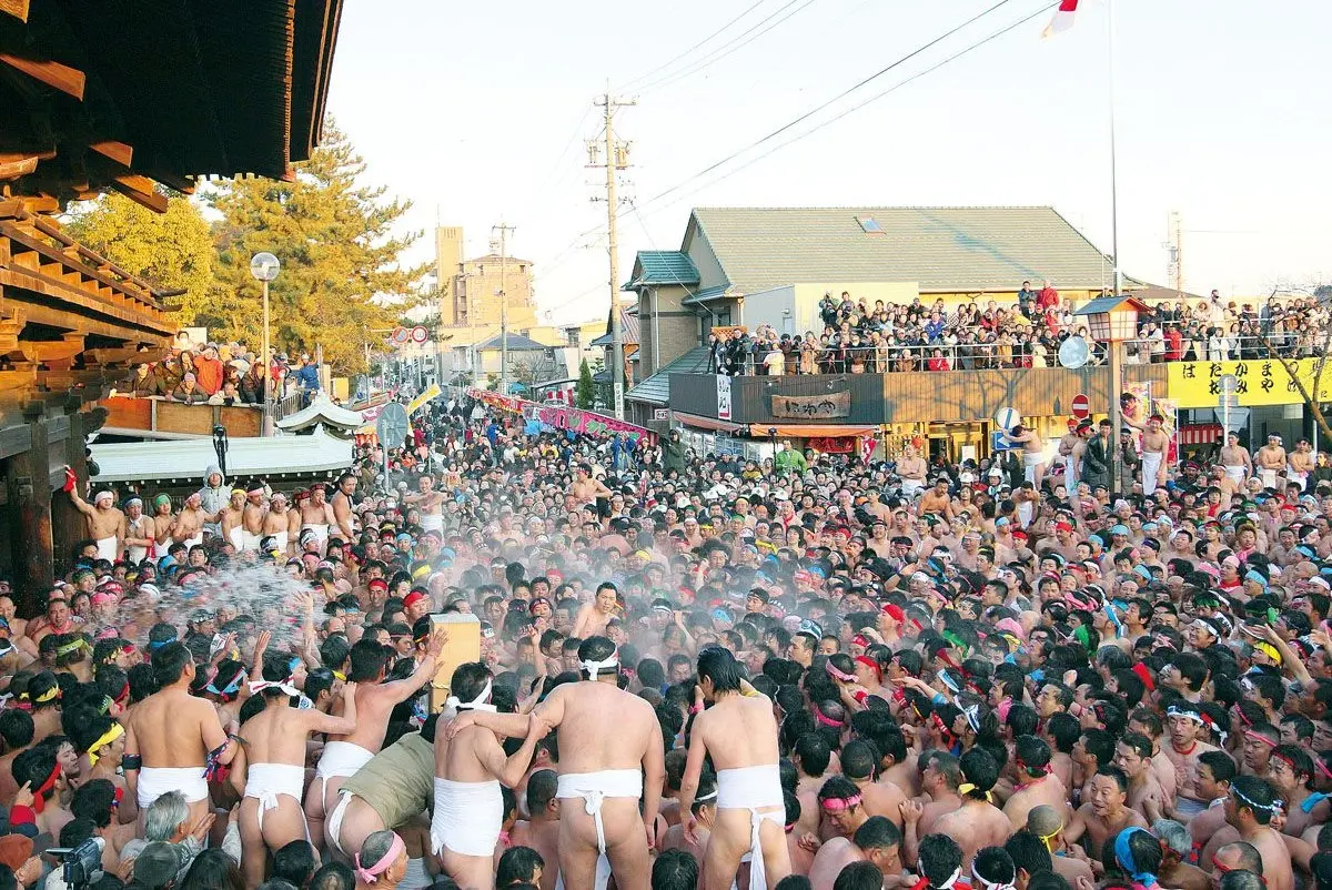 国府宮はだか祭の様子