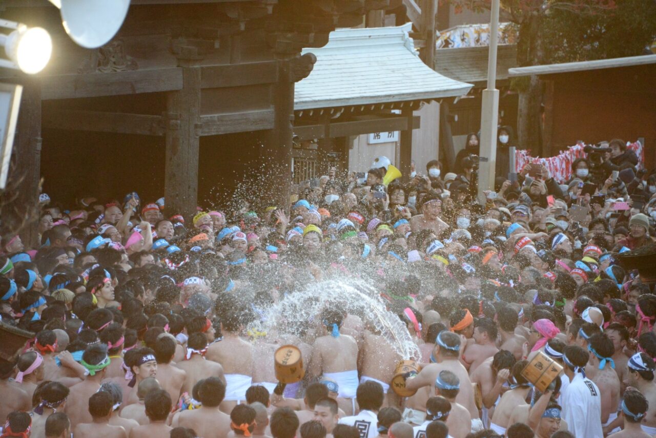 国府宮はだか祭の様子
