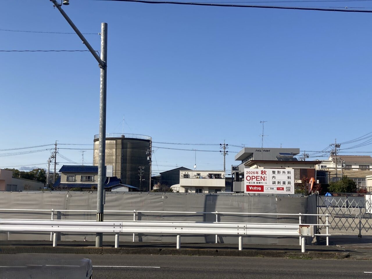 ブイドラッグの工事中の外観