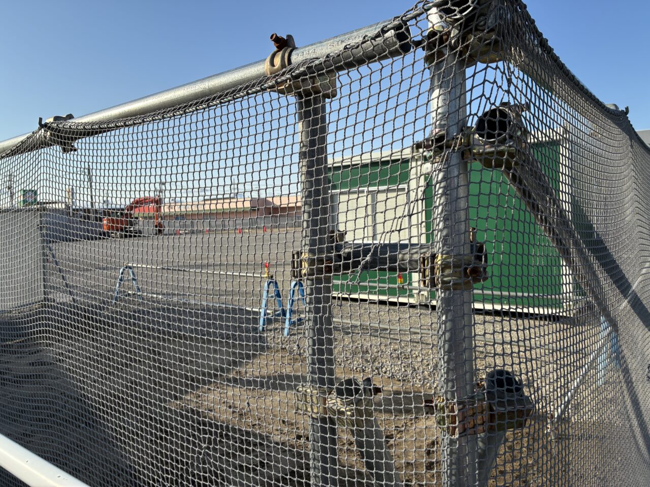 ブイドラッグの工事中の外観