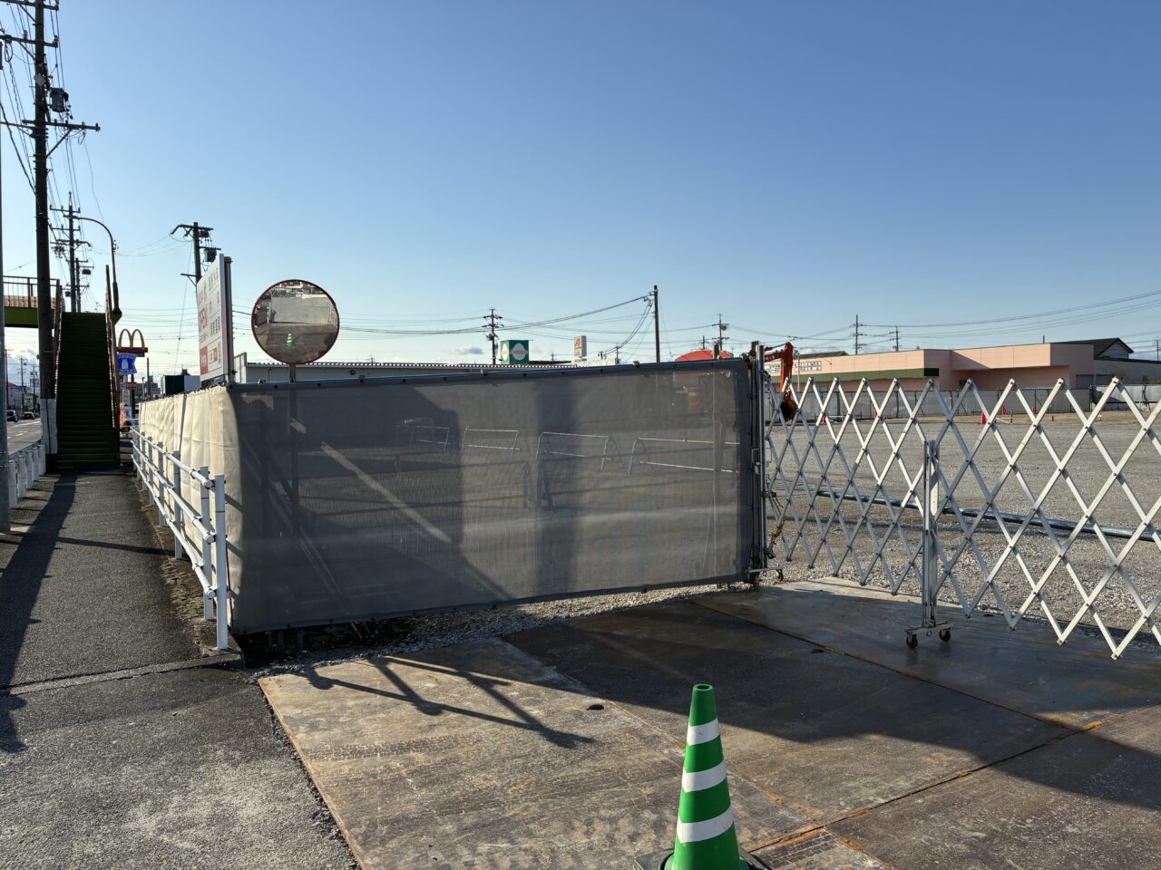 ブイドラッグの工事中の外観